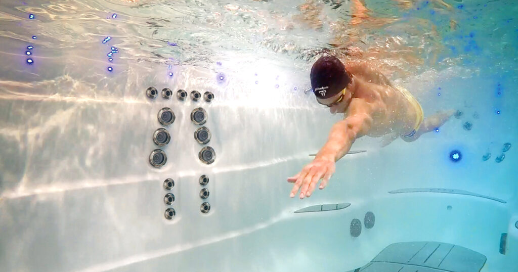 nager dans la piscine de la place