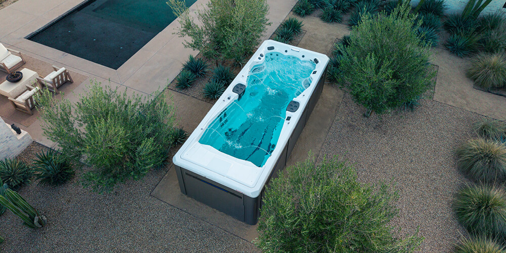 Photo aérienne prise par un drone d'un spa de nage Michael Phelps Signature.